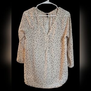 Maurices Women's Cream Blouse with Black Pattern, size medium.